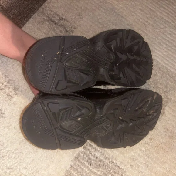 Adidas Falcons Out Loud - Picture 4 of 5